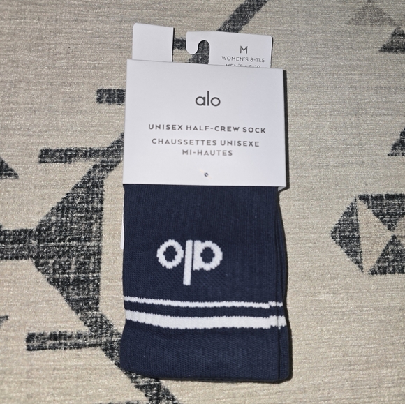 ALO Yoga Unisex Half-Crew Throwback Sock Navy Blue Athletic $34 Limited - Picture 6 of 8
